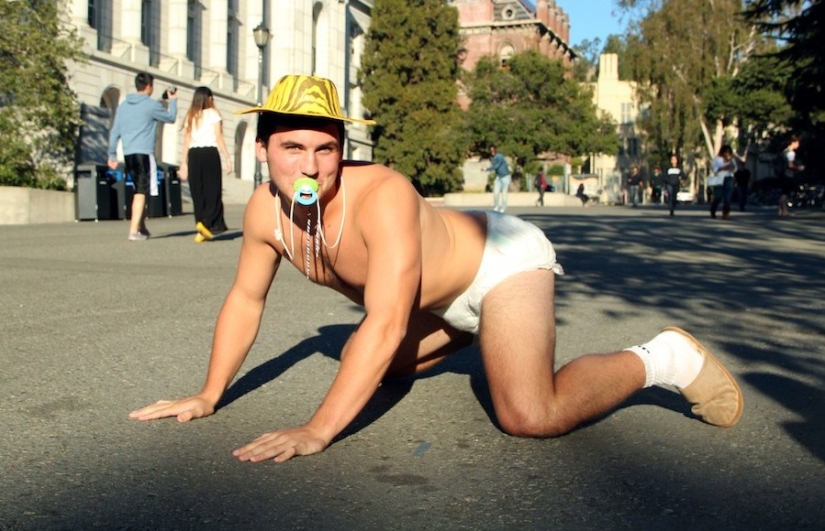 Sabe mucho de perversiones: un estadounidense imitó el síndrome de Down para que le cambiaran los pañales