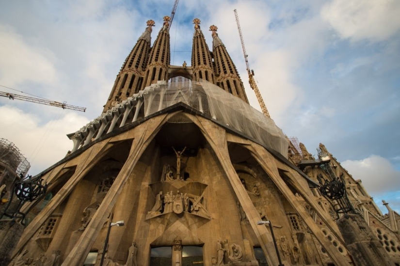 Sagrada Familia in Barcelona - the last phase of construction Sagrada Familia in Barcelona - the last phase of construction