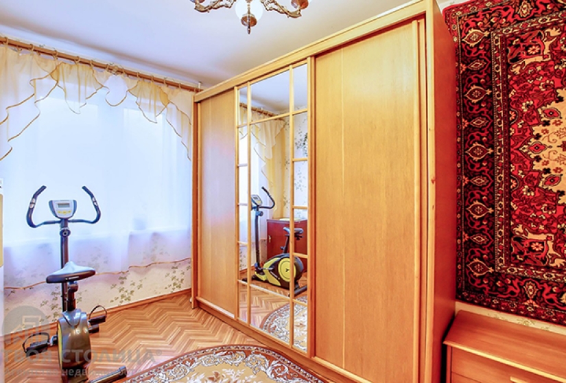 Saludos desde los años 90! El apartamento en venta en Minsk tocó a los networkers Saludos desde los años 90! El apartamento en venta en Minsk tocó a los networkers