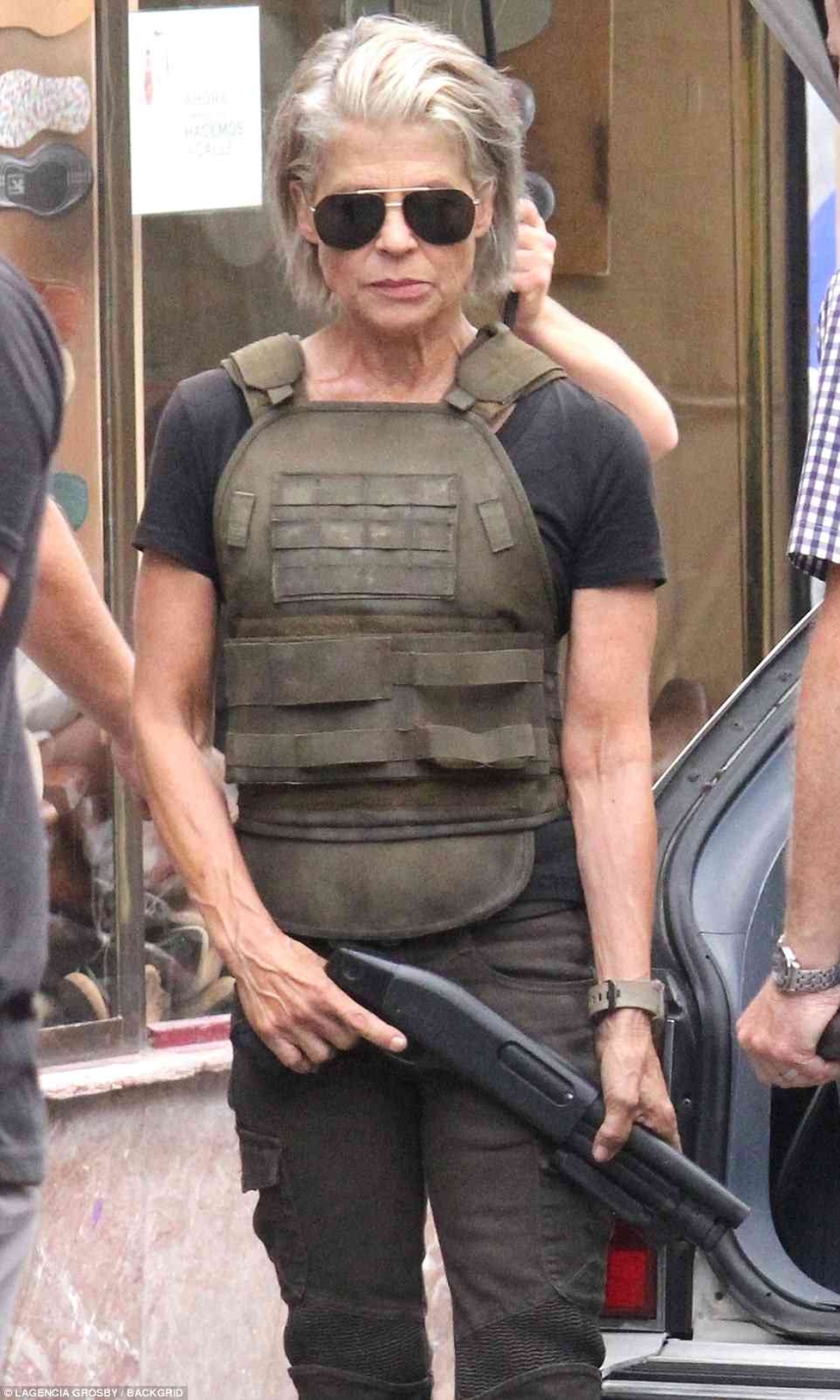 Sarah Connor está de vuelta: Linda Hamilton, de 61 años, está lista para matar cyborgs nuevamente en el set de la nueva "Terminator"