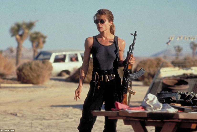 Sarah Connor está de vuelta: Linda Hamilton, de 61 años, está lista para matar cyborgs nuevamente en el set de la nueva "Terminator"