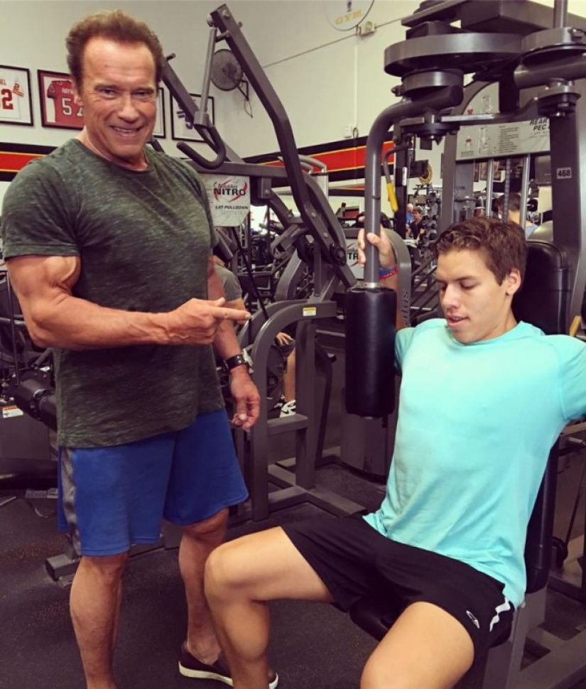 Schwarzenegger's son showed his biceps and reminded his father in his youth Schwarzenegger's son showed his biceps and reminded his father in his youth