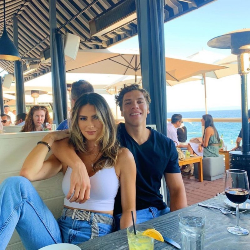 Schwarzenegger's son showed his biceps and reminded his father in his youth Schwarzenegger's son showed his biceps and reminded his father in his youth