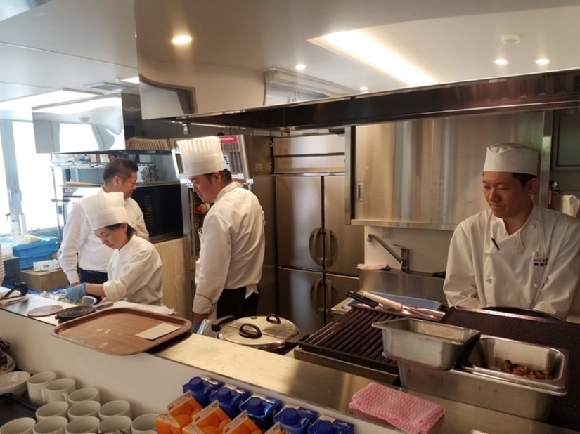 Se ha abierto un restaurante en Tokio, donde tiene la garantía de mezclar su pedido Se ha abierto un restaurante en Tokio, donde tiene la garantía de mezclar su pedido