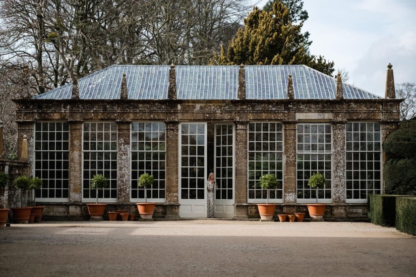 See how 11 photographers told the story of one dress See how 11 photographers told the story of one dress