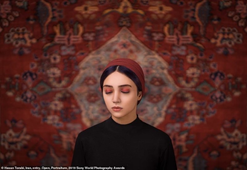 Selfies of nuns, fascinating iceberg and debauchery in Jerusalem: who will be the winner of the Sony World Photography Awards 2019 Selfies of nuns, fascinating iceberg and debauchery in Jerusalem: who will be the winner of the Sony World Photography Awards 2019