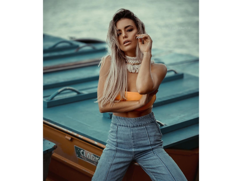 Sensual pictures of beautiful girls by Julien Fischer Sensual pictures of beautiful girls by Julien Fischer