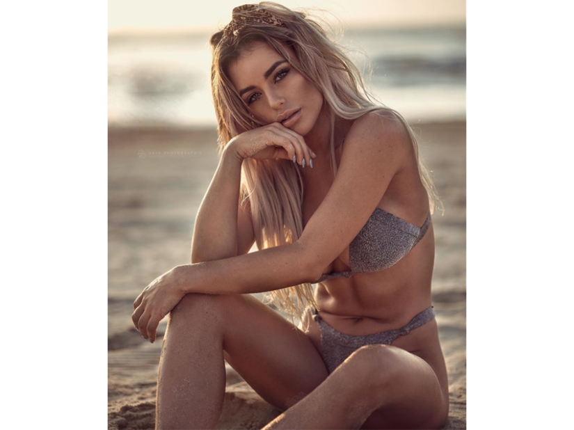 Sensual pictures of beautiful girls by Julien Fischer Sensual pictures of beautiful girls by Julien Fischer