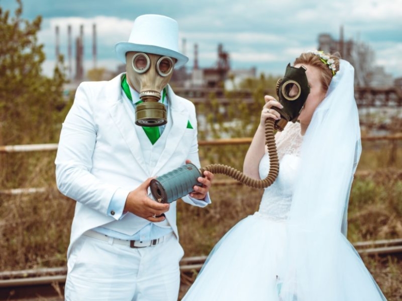 Severe celebration: a couple from Chelyabinsk arranged a wedding photoshoot in gas masks