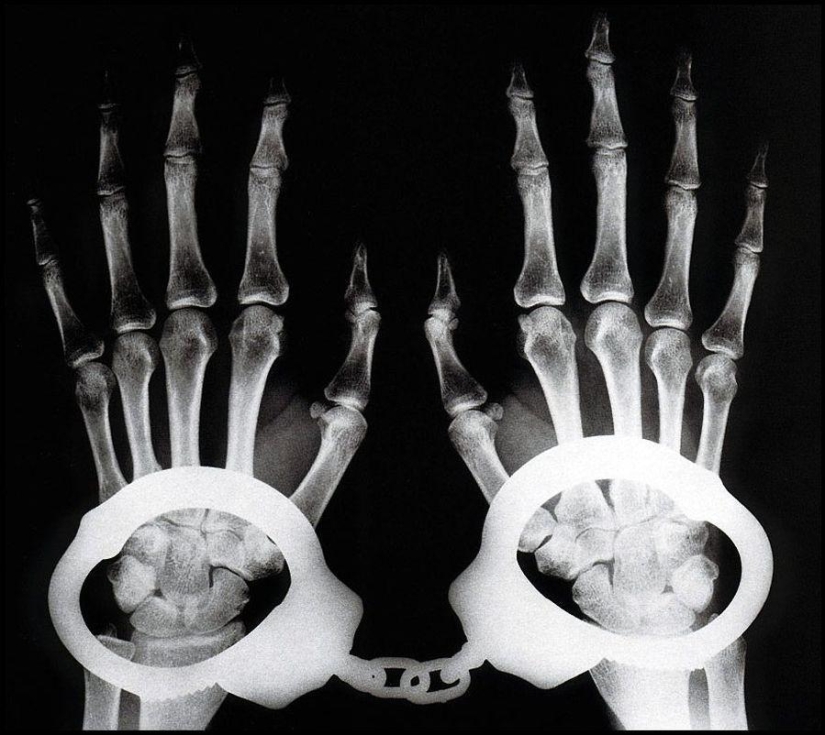 "Sex helps to sell": 20 scandalous works by Helmut Newton