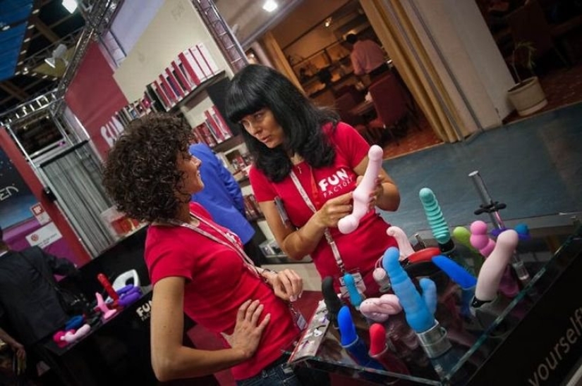 Sex shop: qué compran los jubilados, quién se avergüenza más y qué productos son los más populares Sex shop: qué compran los jubilados, quién se avergüenza más y qué productos son los más populares