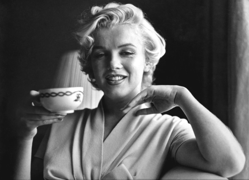 Sex symbol of strict regime: a British woman lived a day like Marilyn Monroe