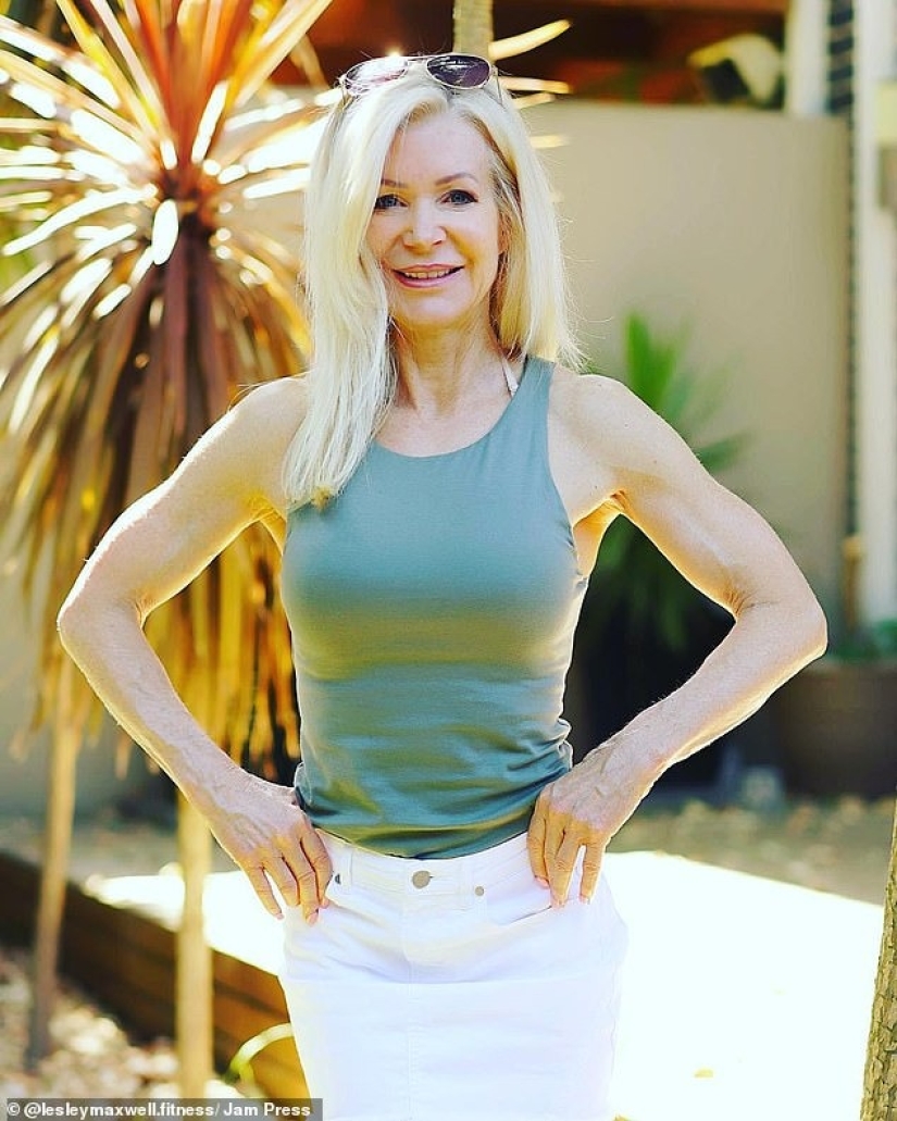 Sexy granny gives heat: 63-year-old Australian woman works out in the gym and meets guys Sexy granny gives heat: 63-year-old Australian woman works out in the gym and meets guys