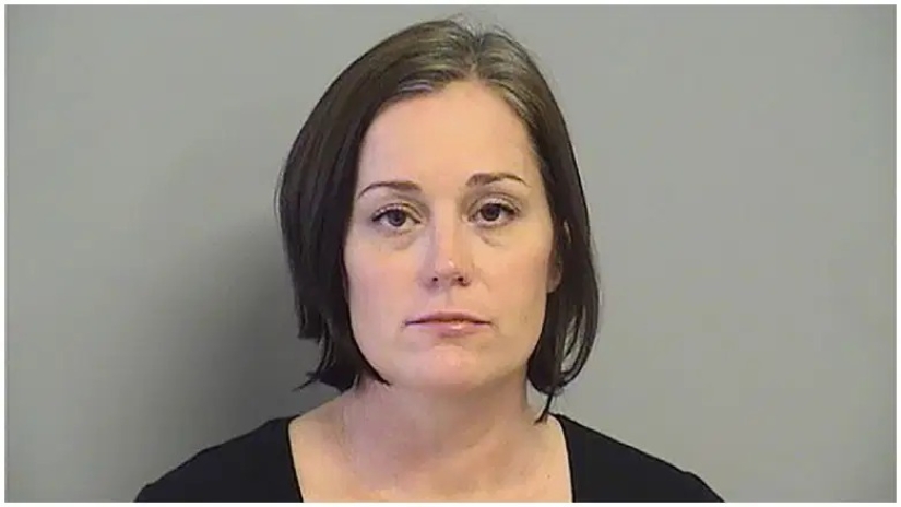 Shall we figure it out for three? The couple fell in love with a girl, and all three live as a friendly Swedish family