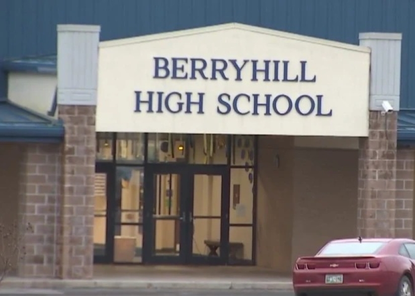 Shall we figure it out for three? The couple fell in love with a girl, and all three live as a friendly Swedish family