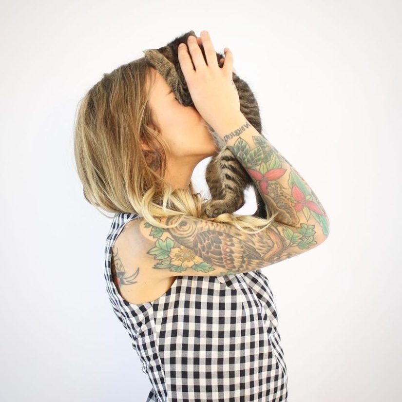 She saves kittens. The cutest job in the world She saves kittens. The cutest job in the world