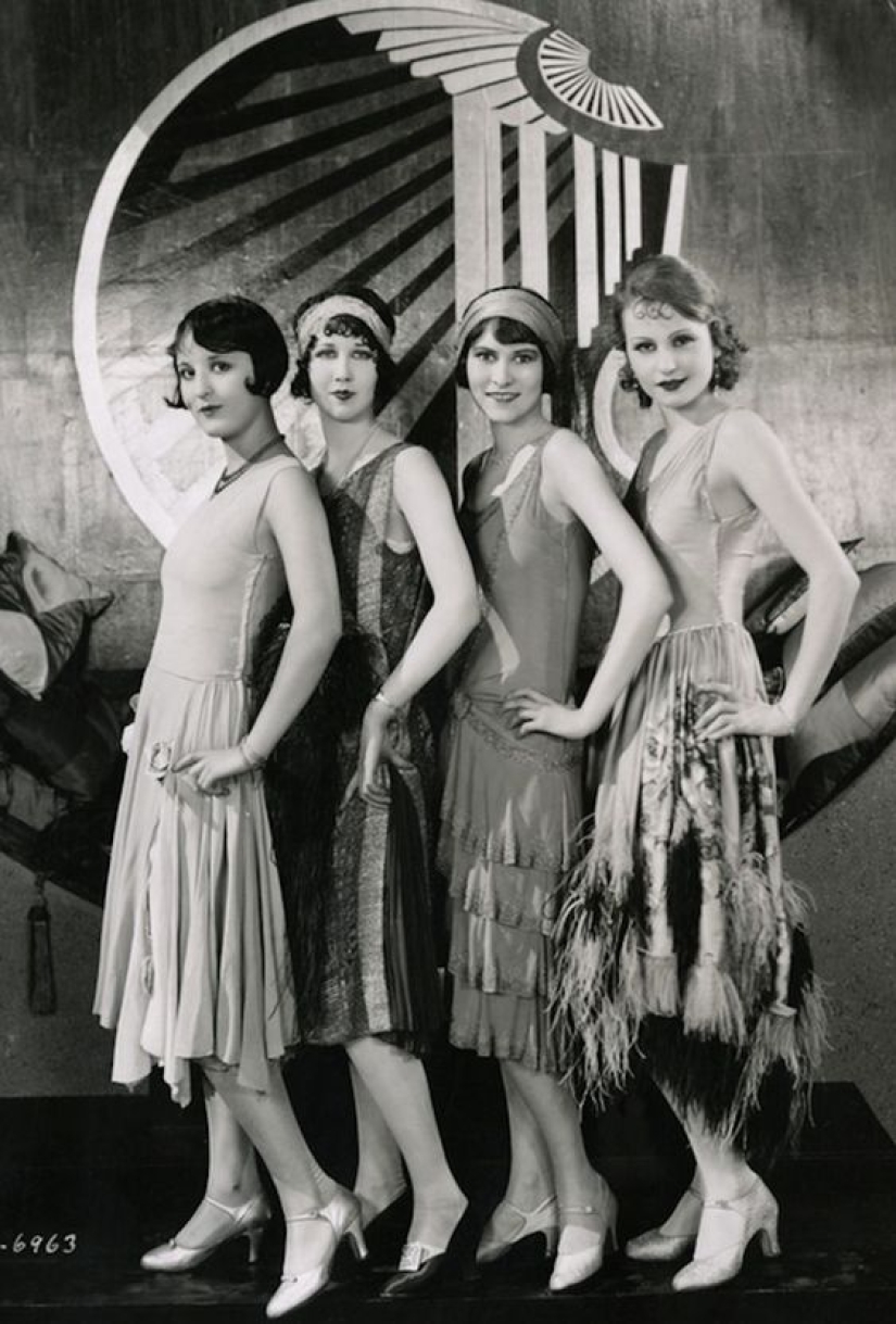Short skirts, blush on the knees, lips with a bow: what were the flappers, young rebels of the "roaring 20s"