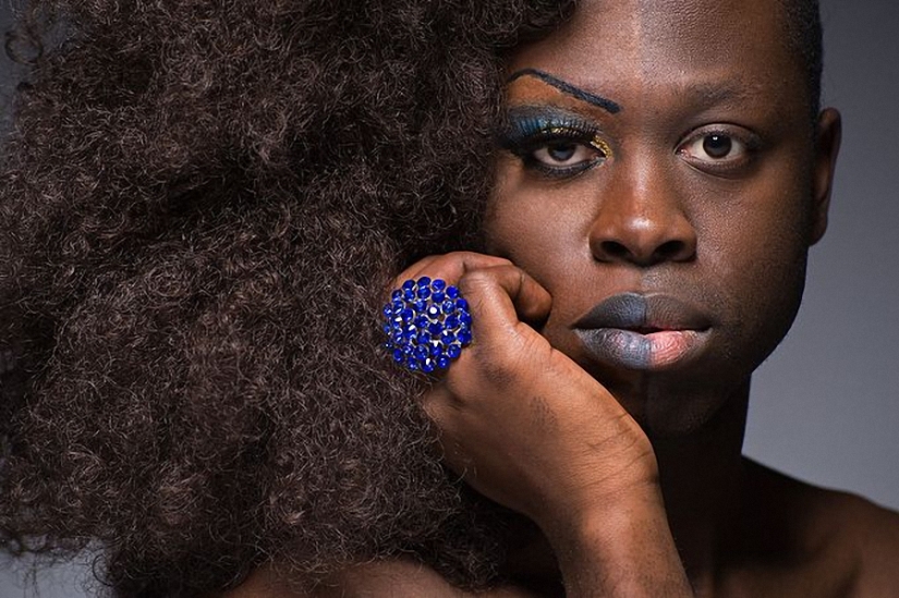 Show your face: Travesty divas with and without makeup in Leland Bobb's project