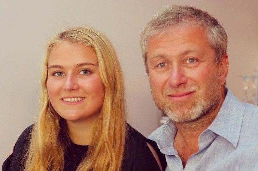 Siete del ataúd de un padre rico: cómo viven los hijos de Roman Abramovich