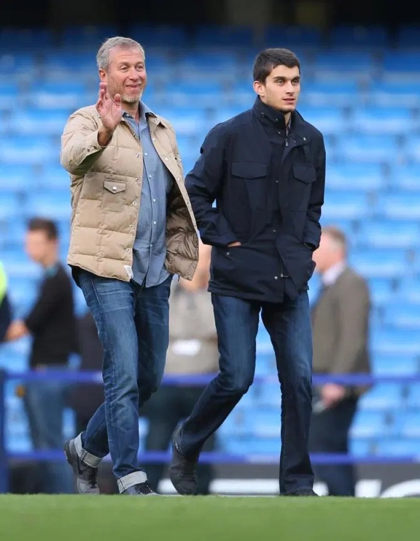 Siete del ataúd de un padre rico: cómo viven los hijos de Roman Abramovich