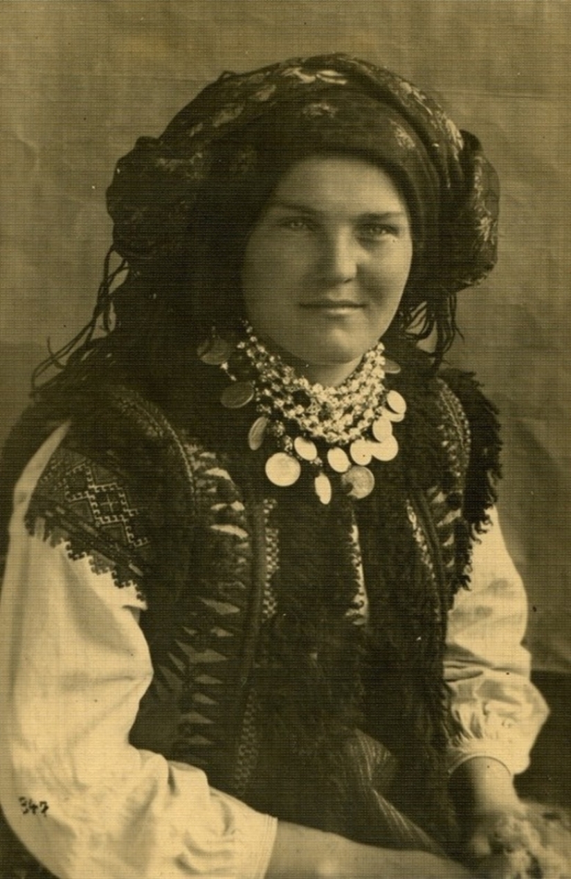Simple beauty: what Ukrainian women looked like 100 years ago