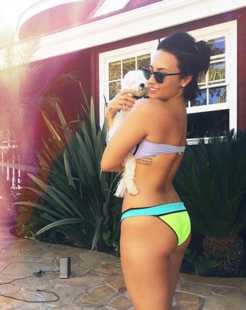 Sin adornos: bellezas glamorosas cargadas fotos a Instagram sin photoshop