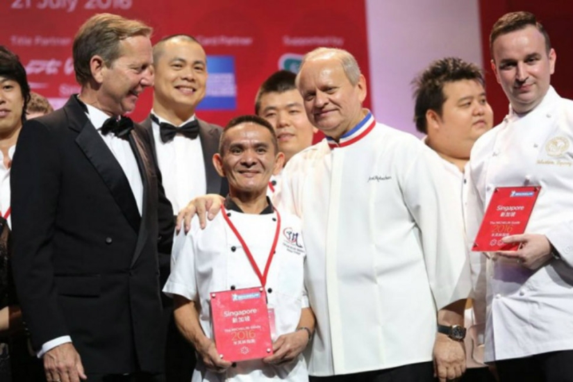 Singapore street food vendor gets Michelin star Singapore street food vendor gets Michelin star