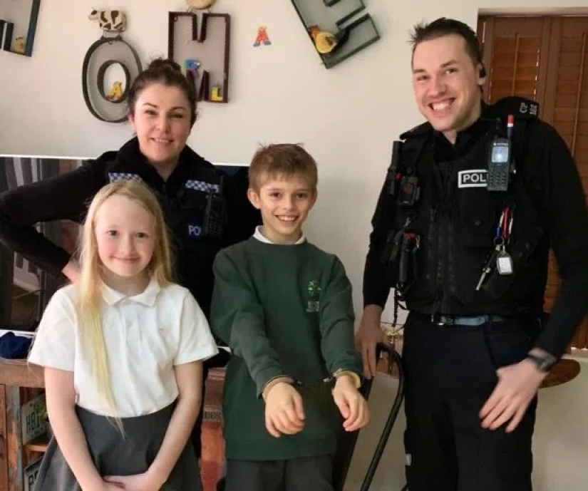 Small, but remote: a 10-year-old karate student detained a gang of three robbers