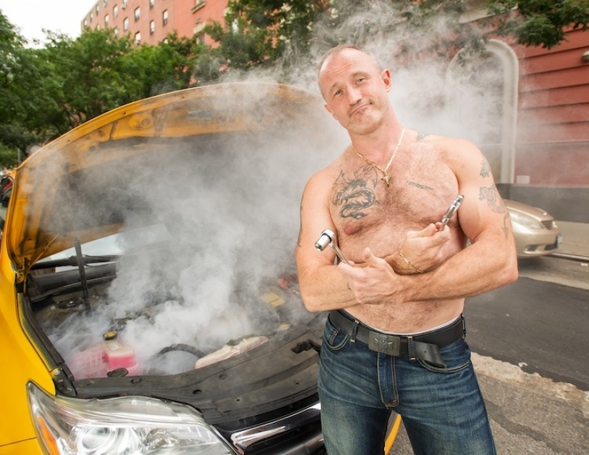 Smile, Chief! An unusual calendar with photos of New York taxi drivers is already on sale Smile, Chief! An unusual calendar with photos of New York taxi drivers is already on sale
