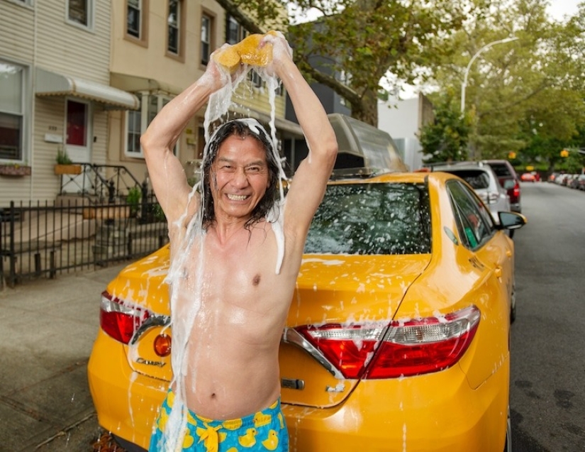 Smile, Chief! An unusual calendar with photos of New York taxi drivers is already on sale Smile, Chief! An unusual calendar with photos of New York taxi drivers is already on sale