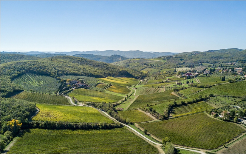 Sobrevolando los nidos de la Toscana: cómo quitar la propiedad privada de un helicóptero Sobrevolando los nidos de la Toscana: cómo quitar la propiedad privada de un helicóptero