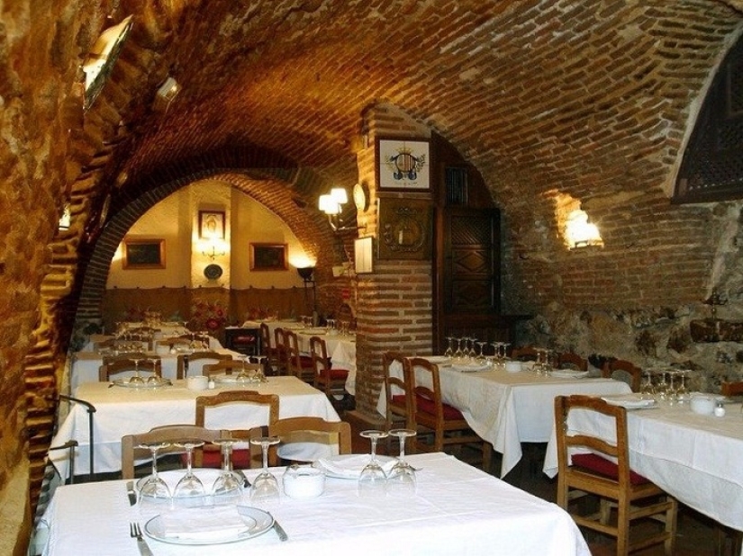Sobrino de Botin: the oldest restaurant in Europe that Hemingway loved and where Goya worked part-time in his youth Sobrino de Botin: the oldest restaurant in Europe that Hemingway loved and where Goya worked part-time in his youth
