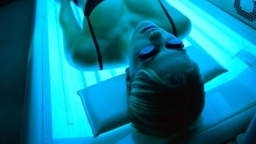Solar coffin: these women have acquired a nice tan and skin cancer after Solarium
