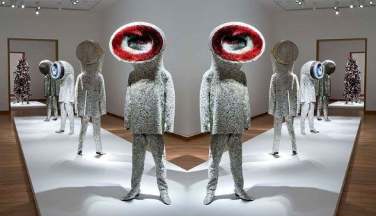 "Sound suits": a very strange hobby of Nick Cave, with which he wants to change the world