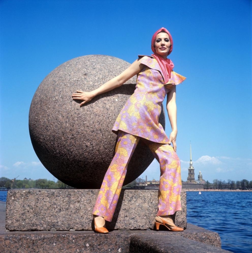 Soviet fashion of the 1960s, 1970s and 1980s in LenTASS photos