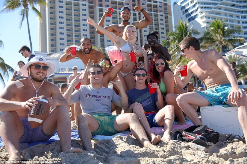 "Spring is coming, make way for spring!": student drunken parties in the USA "Spring is coming, make way for spring!": student drunken parties in the USA