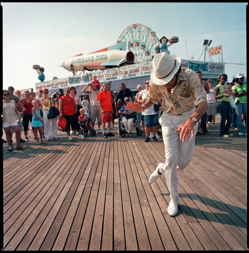 Street portraits of Americans by Mike Peters