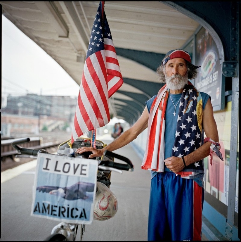 Street portraits of Americans by Mike Peters