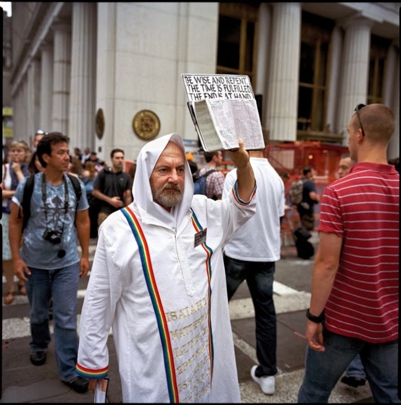 Street portraits of Americans by Mike Peters