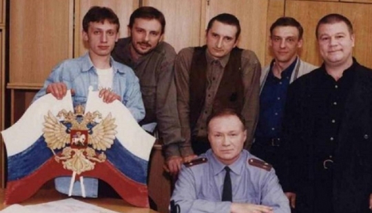 "Streets of broken lanterns" — 20 años: cómo se creó la legendaria serie