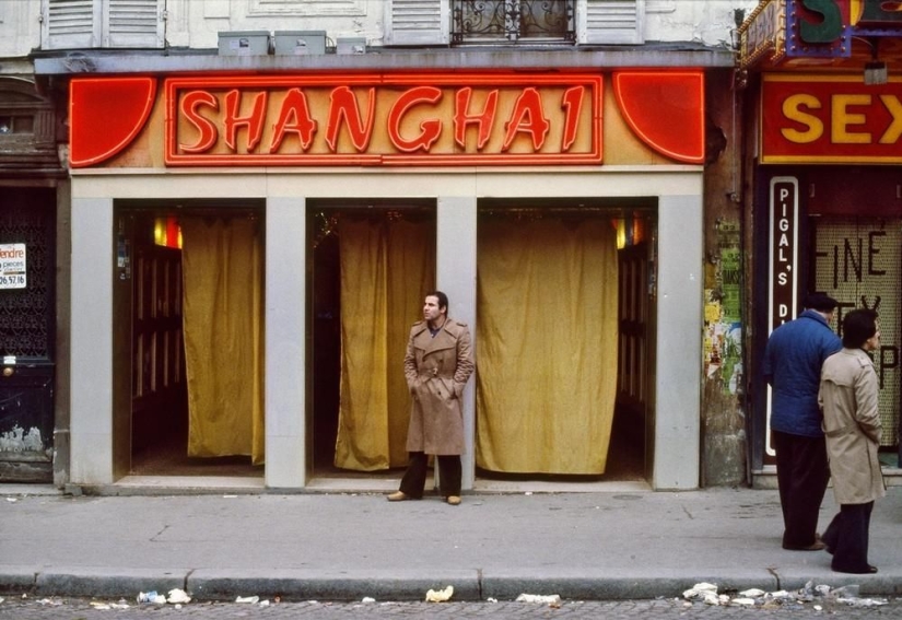 Strip clubs of the Pigalle district — the hot bottom of Paris in the 70s Strip clubs of the Pigalle district — the hot bottom of Paris in the 70s