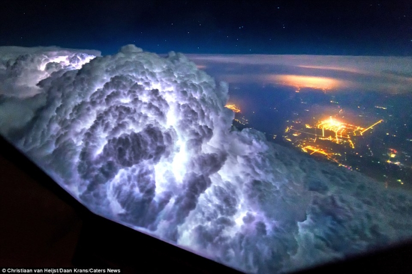 Stunning photos taken from the cockpit of an airliner