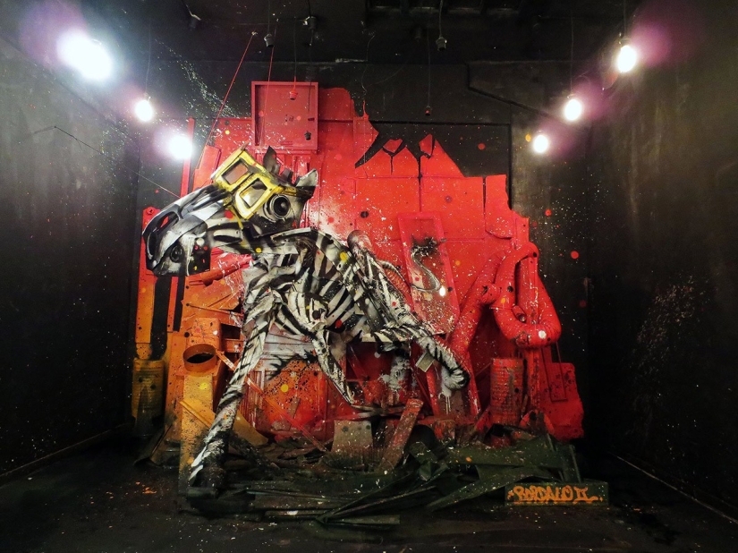 Stunning street art in the form of animals made entirely from garbage
