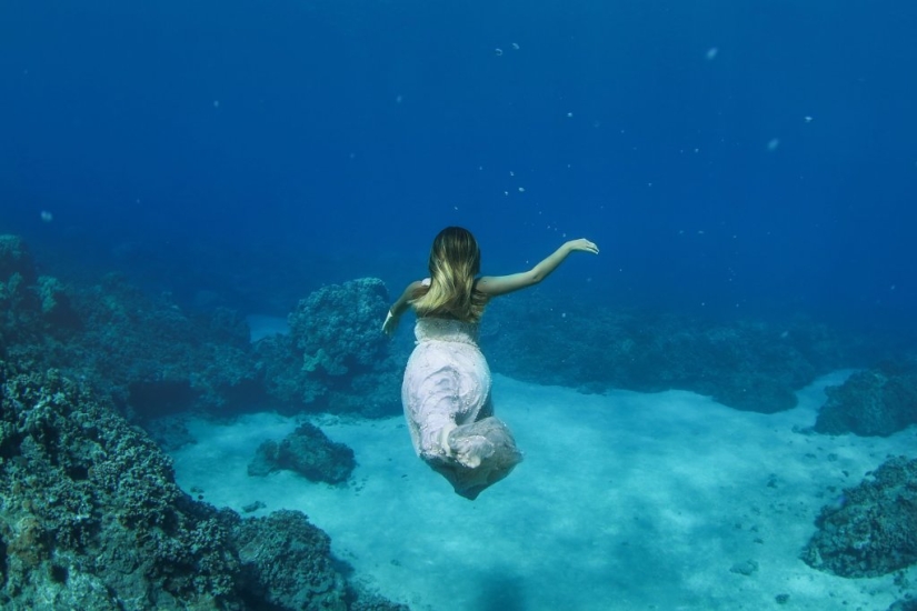 Stunning underwater engagement photo session