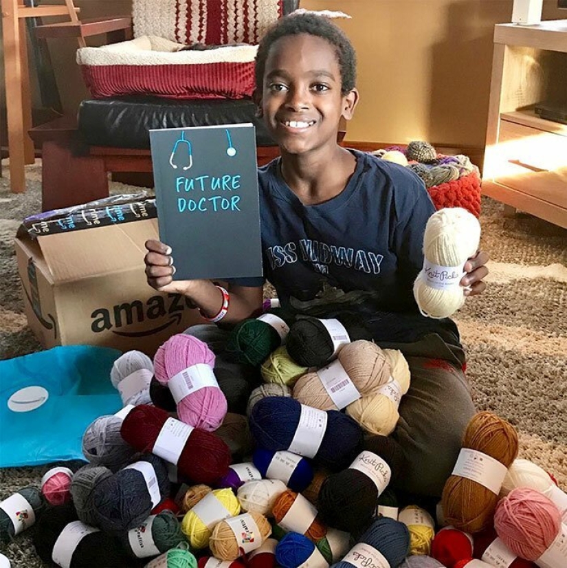 Success story: thousands of people watch an orphan from Ethiopia knitting Success story: thousands of people watch an orphan from Ethiopia knitting
