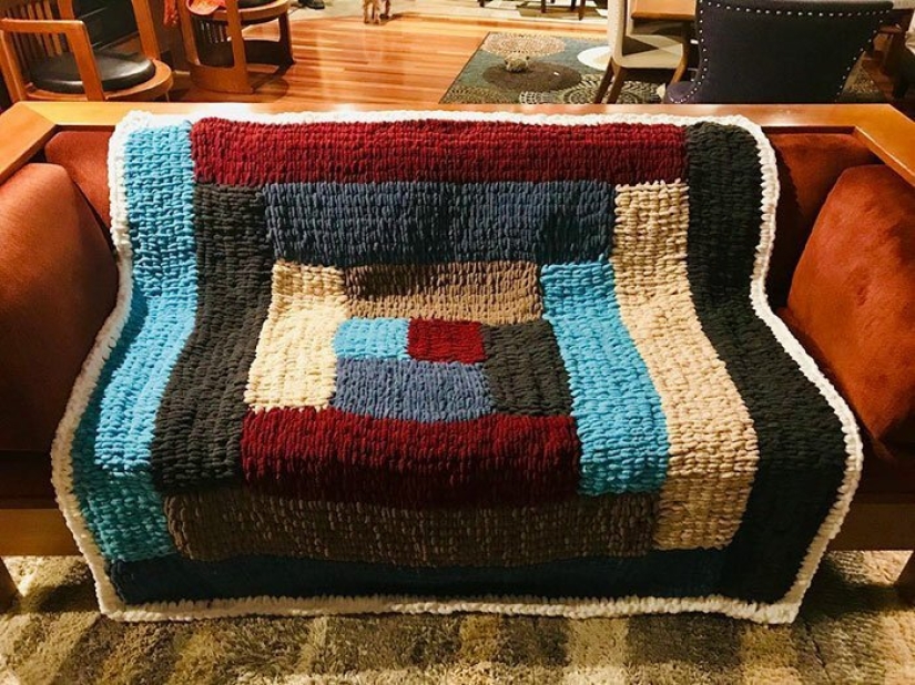 Success story: thousands of people watch an orphan from Ethiopia knitting Success story: thousands of people watch an orphan from Ethiopia knitting