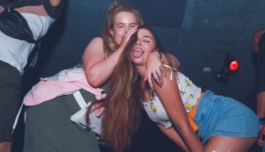 Sunny Beach borracho: cómo los británicos se relajan y se divierten en Bulgaria