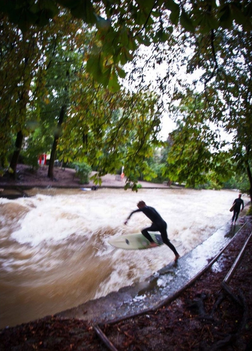 Surfing in the concrete jungle of Munich Surfing in the concrete jungle of Munich