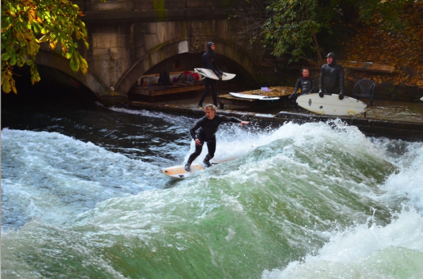 Surfing in the concrete jungle of Munich Surfing in the concrete jungle of Munich
