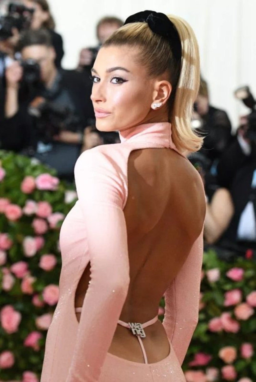 Tangas juguetonas: la moda traviesa de los 90 está de vuelta